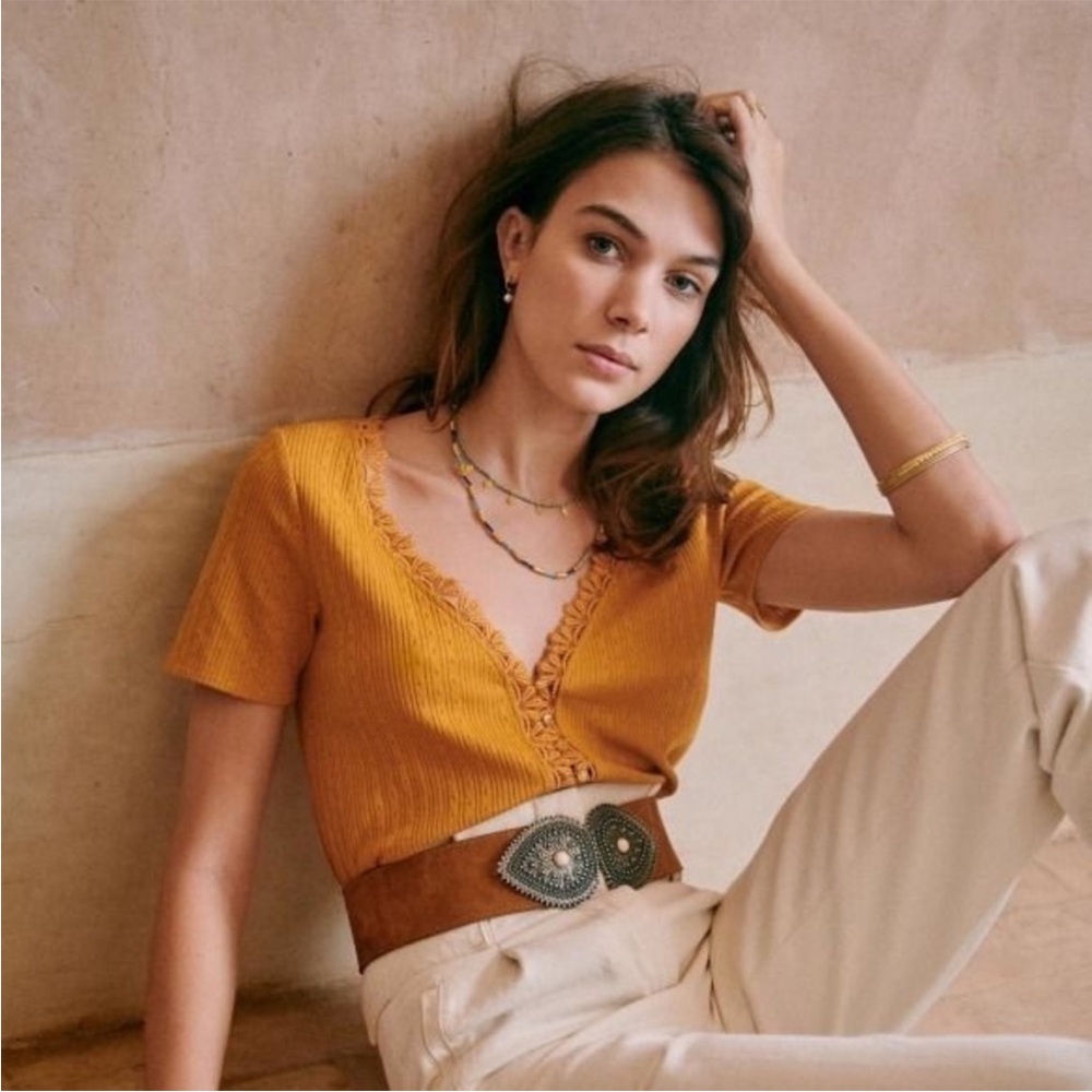 Sezane Sophie Tee Ochre, size medium
